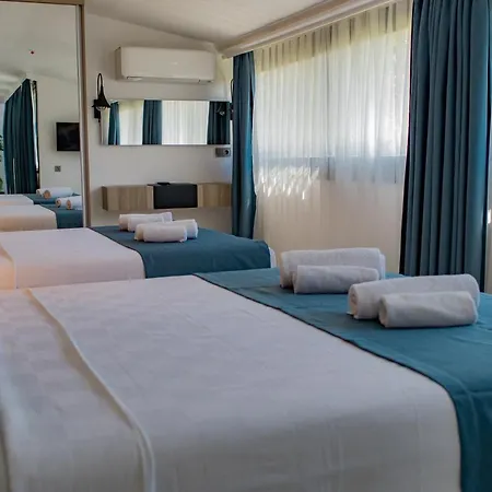 Class Hotel